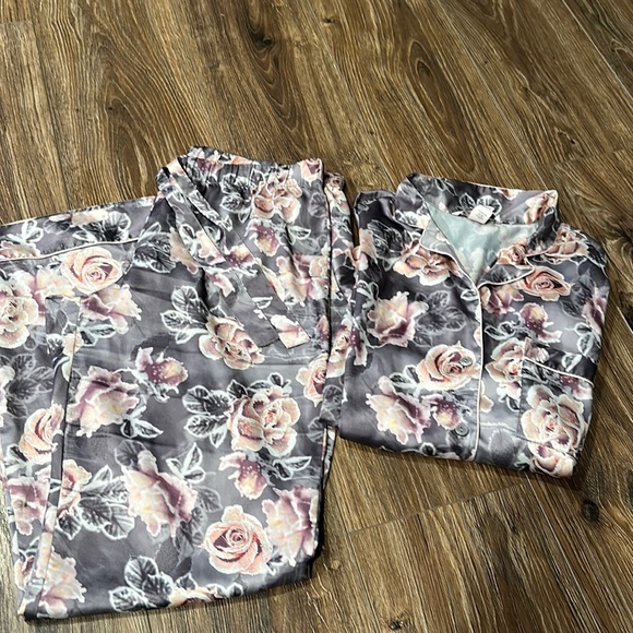 Victoria's Secret Other - Victoria’s Secret pj set. Long sleeves pants and top